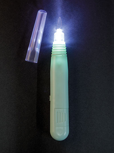 Lighted Needle Threader - Jacquelynne Steves