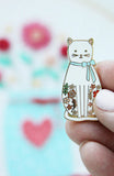 White Floral Cat Magnetic Needle Minder